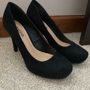 Black microfiber pumps